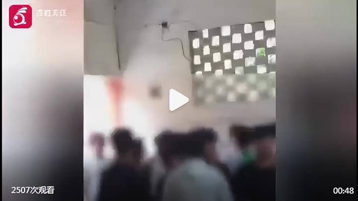 河南一中学男厕被指安装监控,你觉得有震慑作用吗?