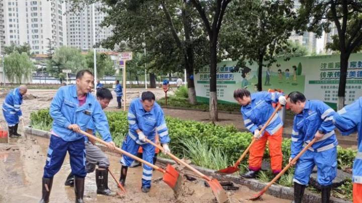 北京数万环卫职工开展道路清扫,你怎么看?