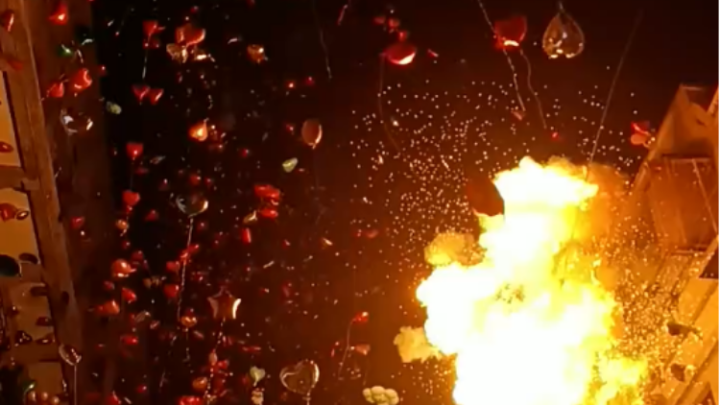 跨年夜万人放气球引发爆燃,你支持这种庆祝行为吗?
