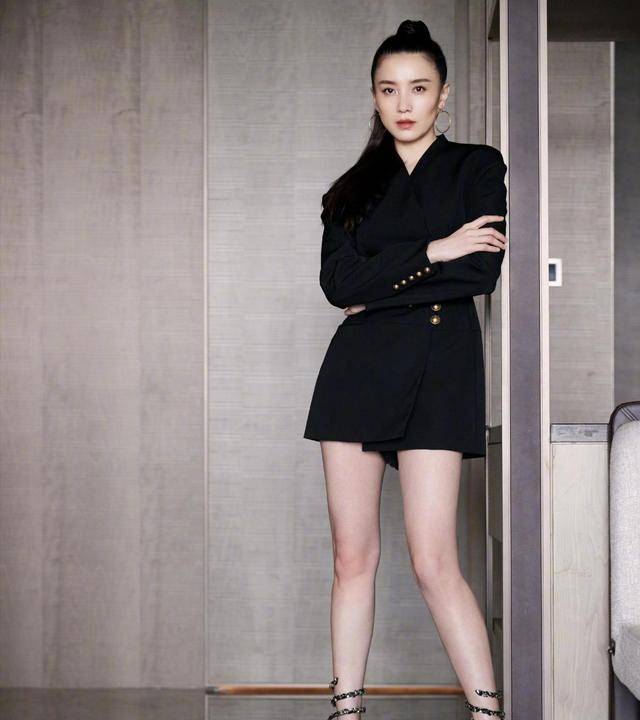 宋佳:不爱披头散发,就爱扎紧头发