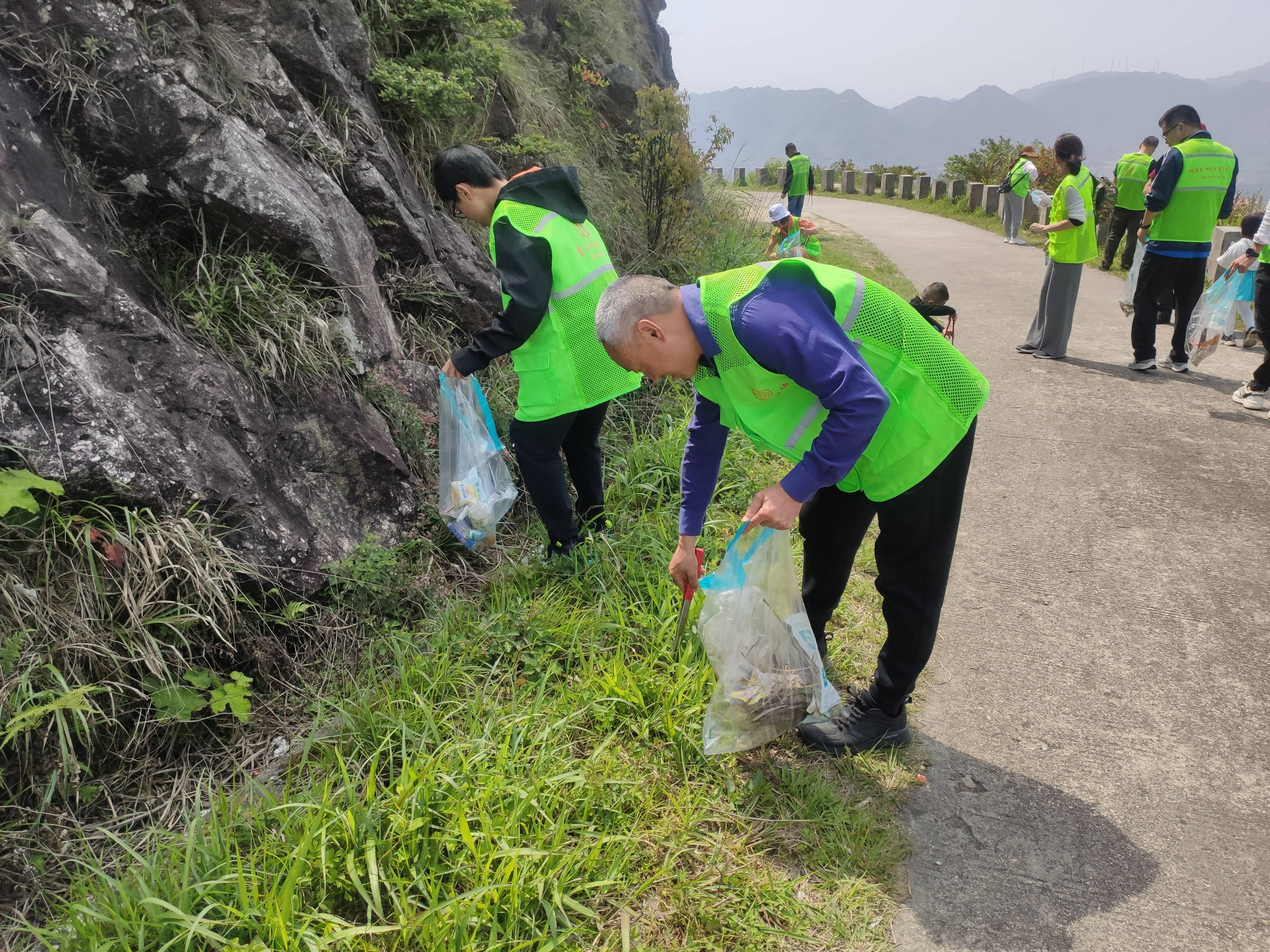 美丽红尖山 绿色环保行_活动