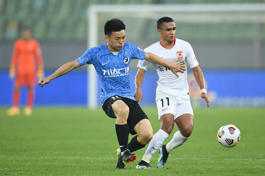 高清:大连人1-2亚泰 儒尼奥尔幸运球开心庆祝
