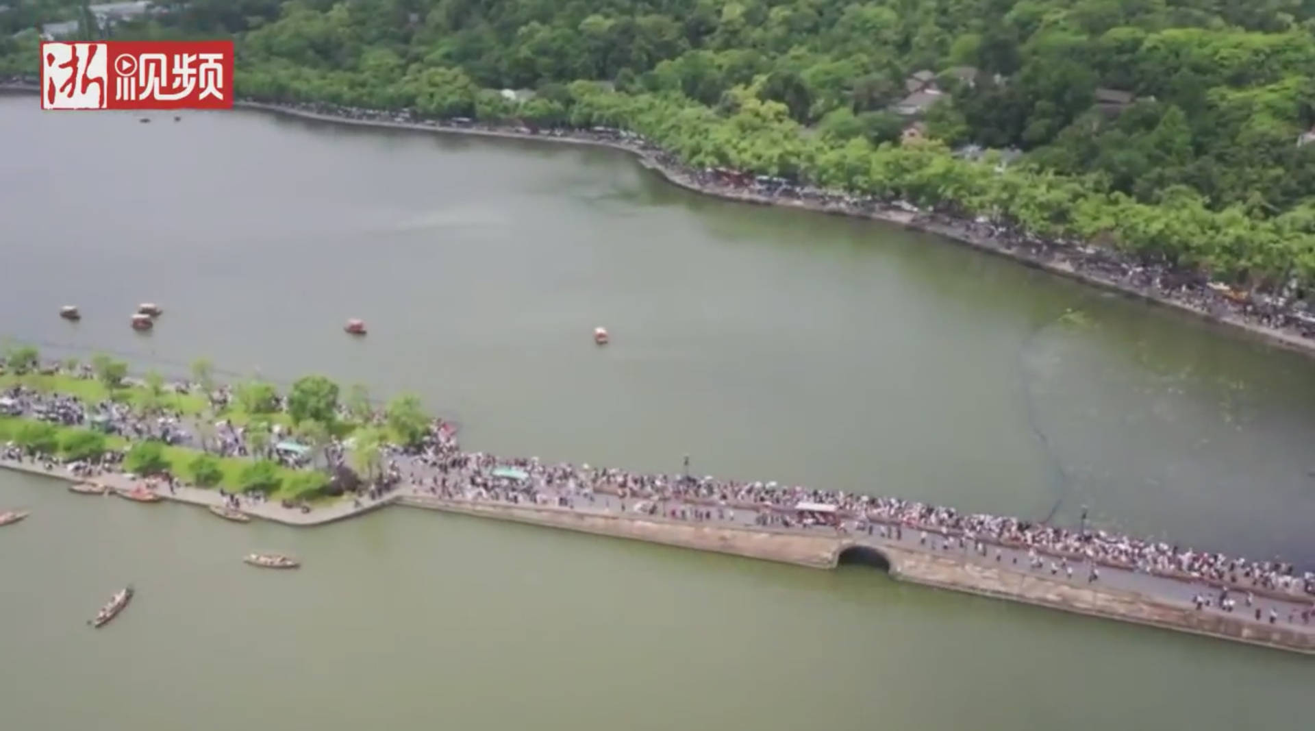 西湖断桥人从众 超过33万人次外地游客进入杭州