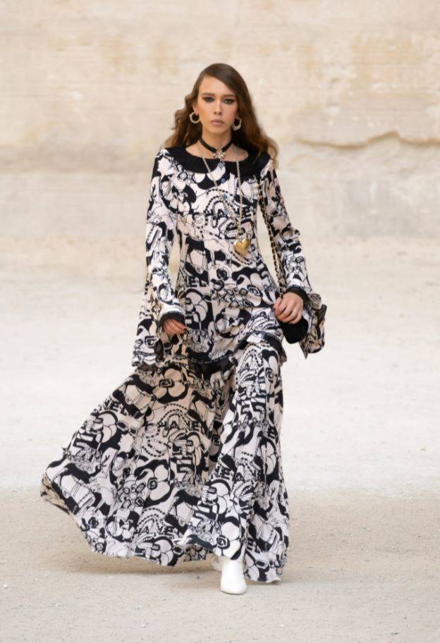 香奈儿2021早春时装秀,圣罗兰2021时装秀 香奈儿 chanel 2021/22早春度假系列