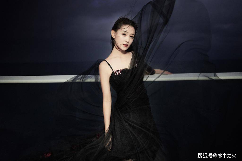 蒋依依高清手机壁纸图片