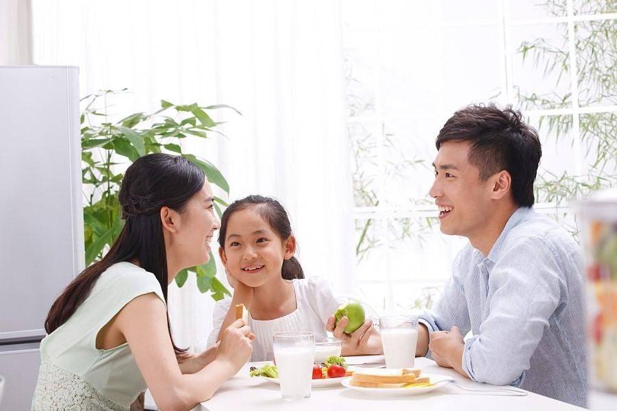 亲子沟通有技巧,父母扮演好各自角色不能含糊,这样说孩子才爱听