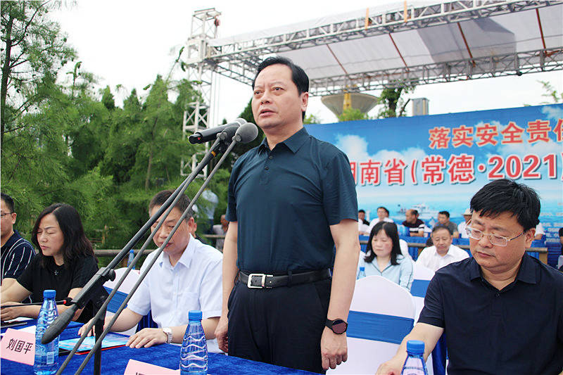 常德市人民政府副市长汤祚国宣布演习开始