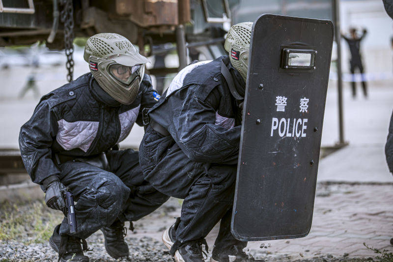 来自"东,西,南,北"四个地区的特警支队按照各自所处地域环境特