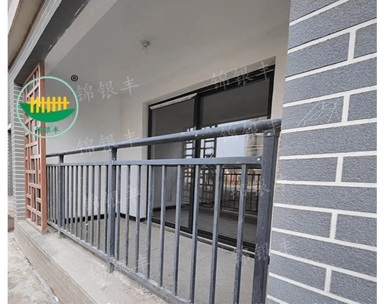 新乡锦银丰:阳台护栏 空调栏杆 锌钢百叶窗和楼梯扶手挑选方法