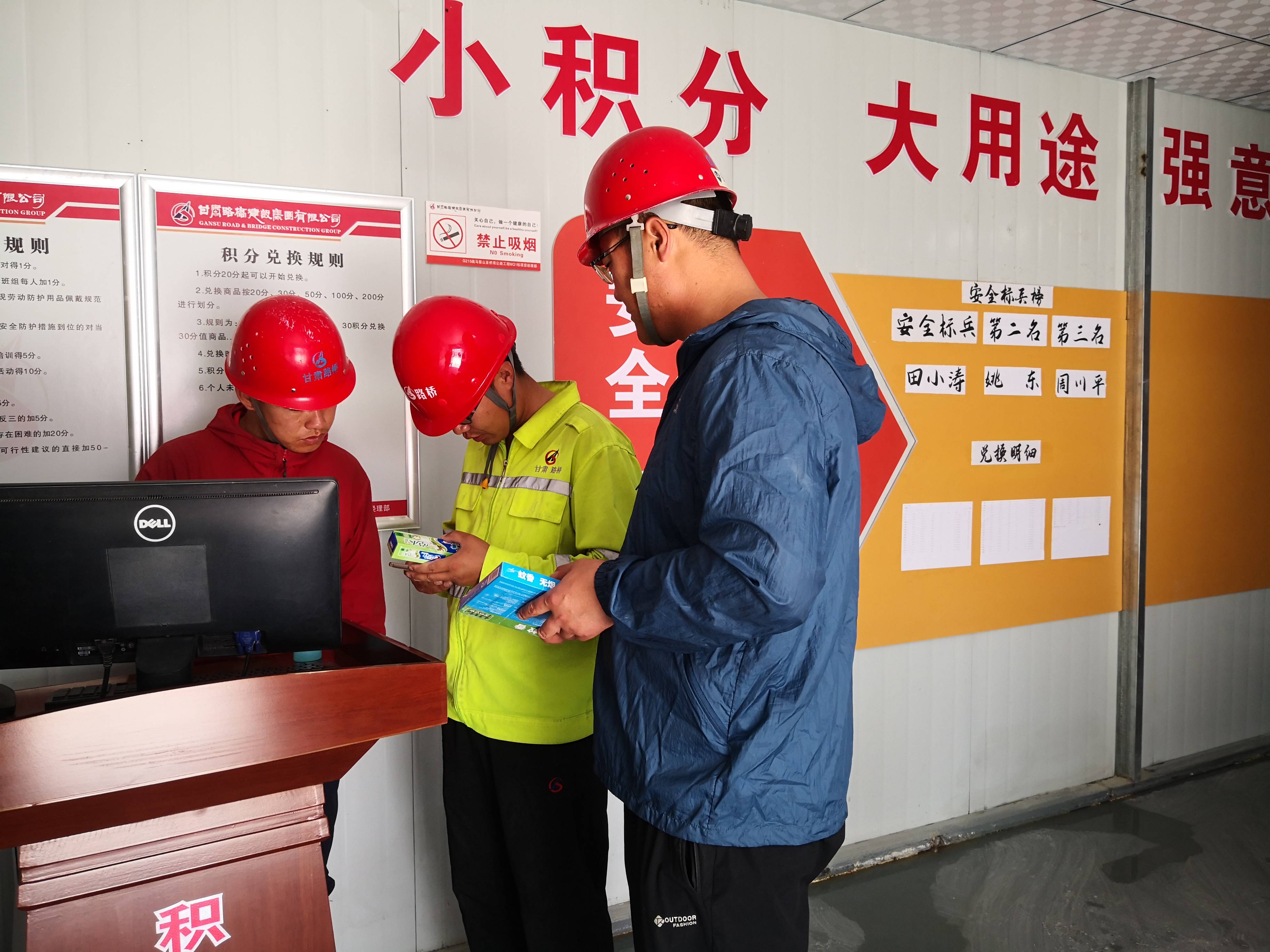 甘肃戈壁滩上的这个超市里,商品不要钱!_积分