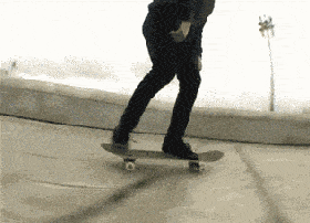 搞笑gif趣图:不拿出一本暑假作业我看是治不了你了