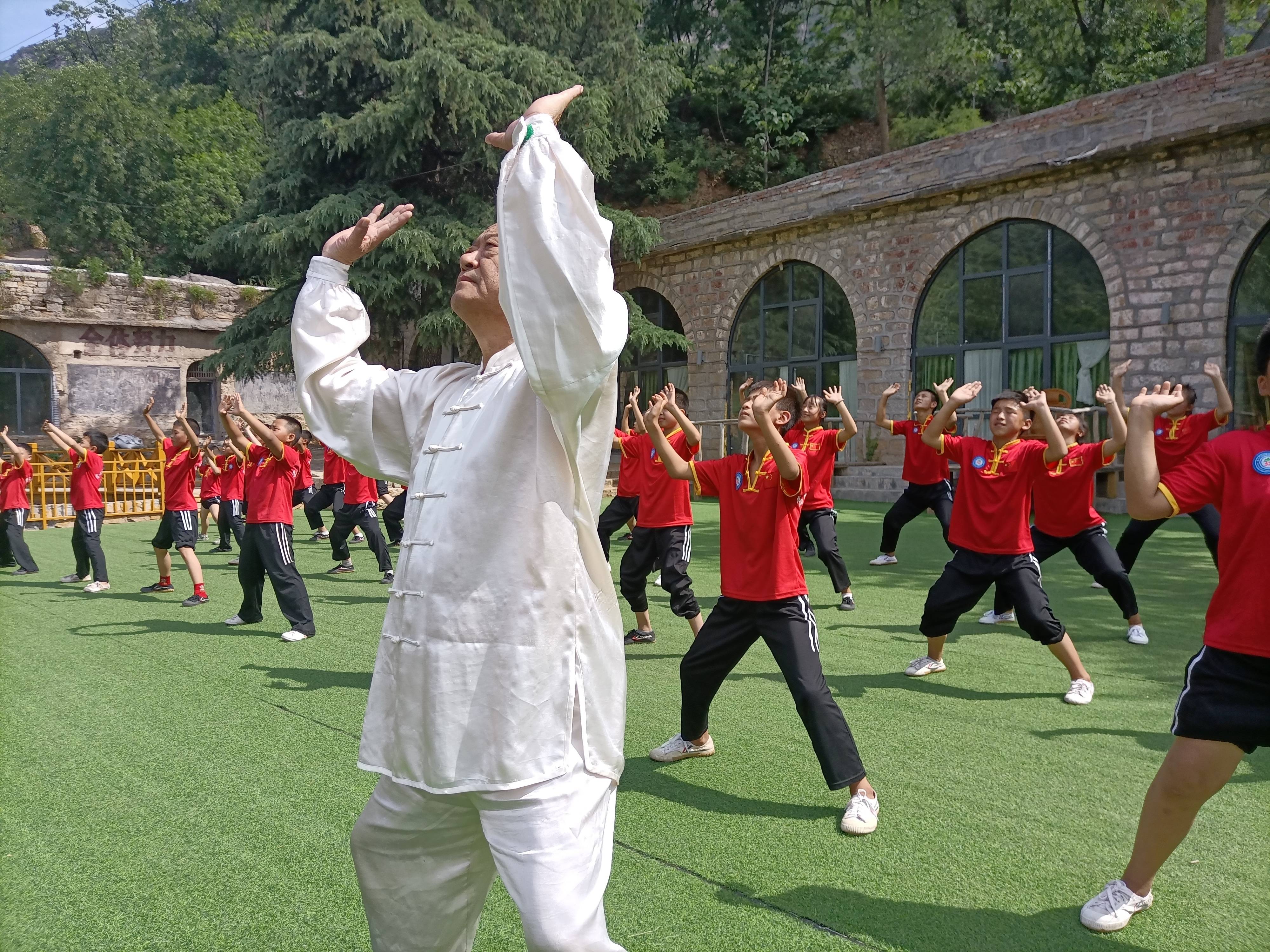 是少林十佳拳师刘振海之子—青年拳师刘会军创办,由少林寺武僧总教头