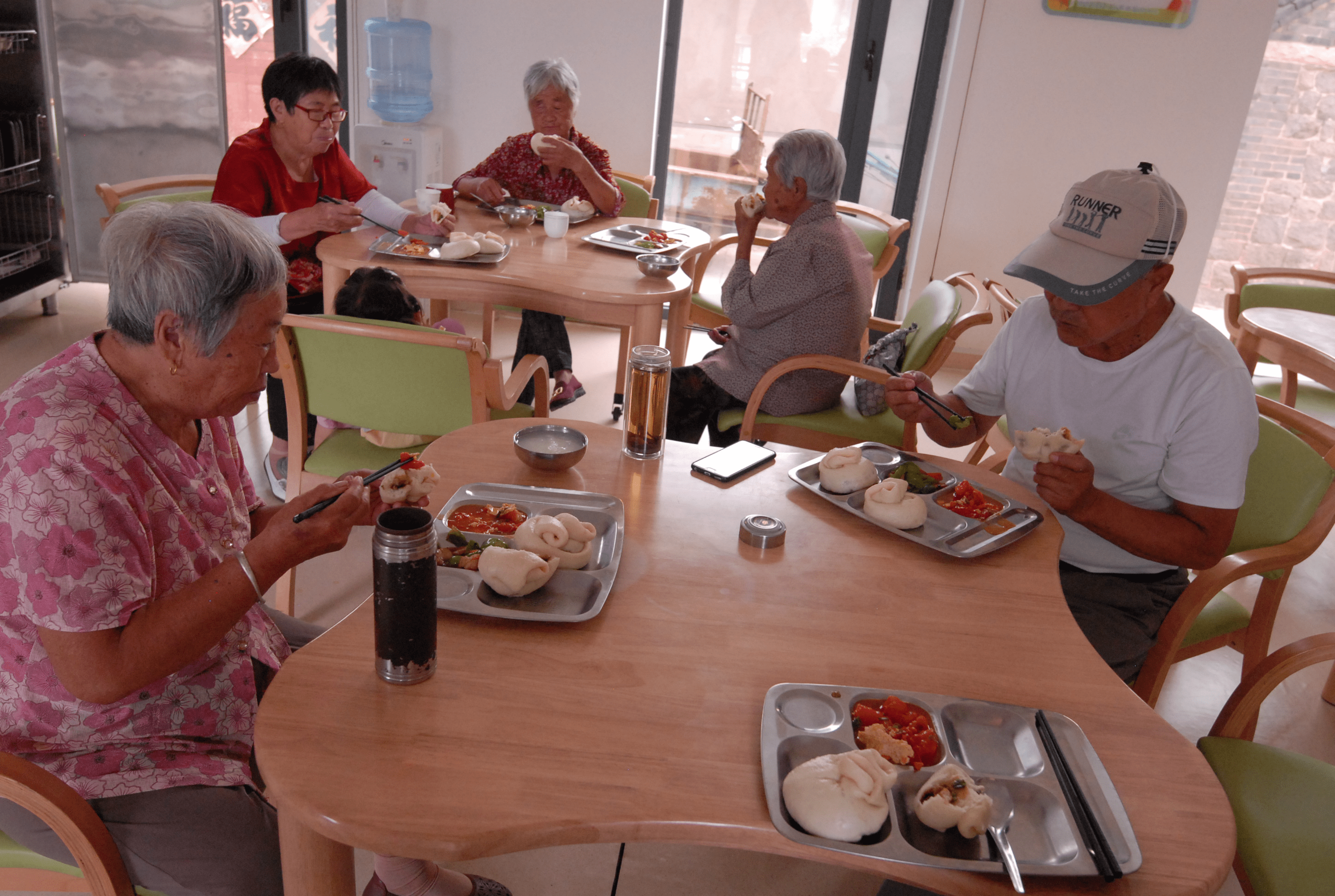 青岛即墨"爱心敬老食堂"让老年人胃饱心暖