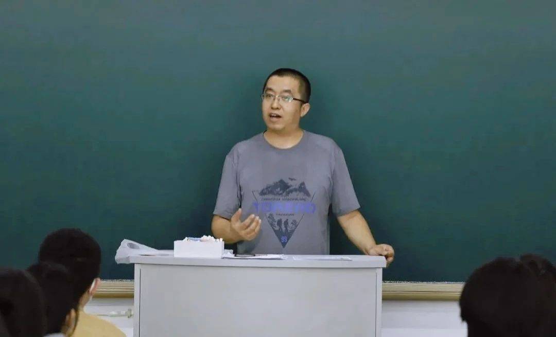 美育灰色调为美院附中,杭二中,杭州艺术学校等艺术类院校输送大量美术