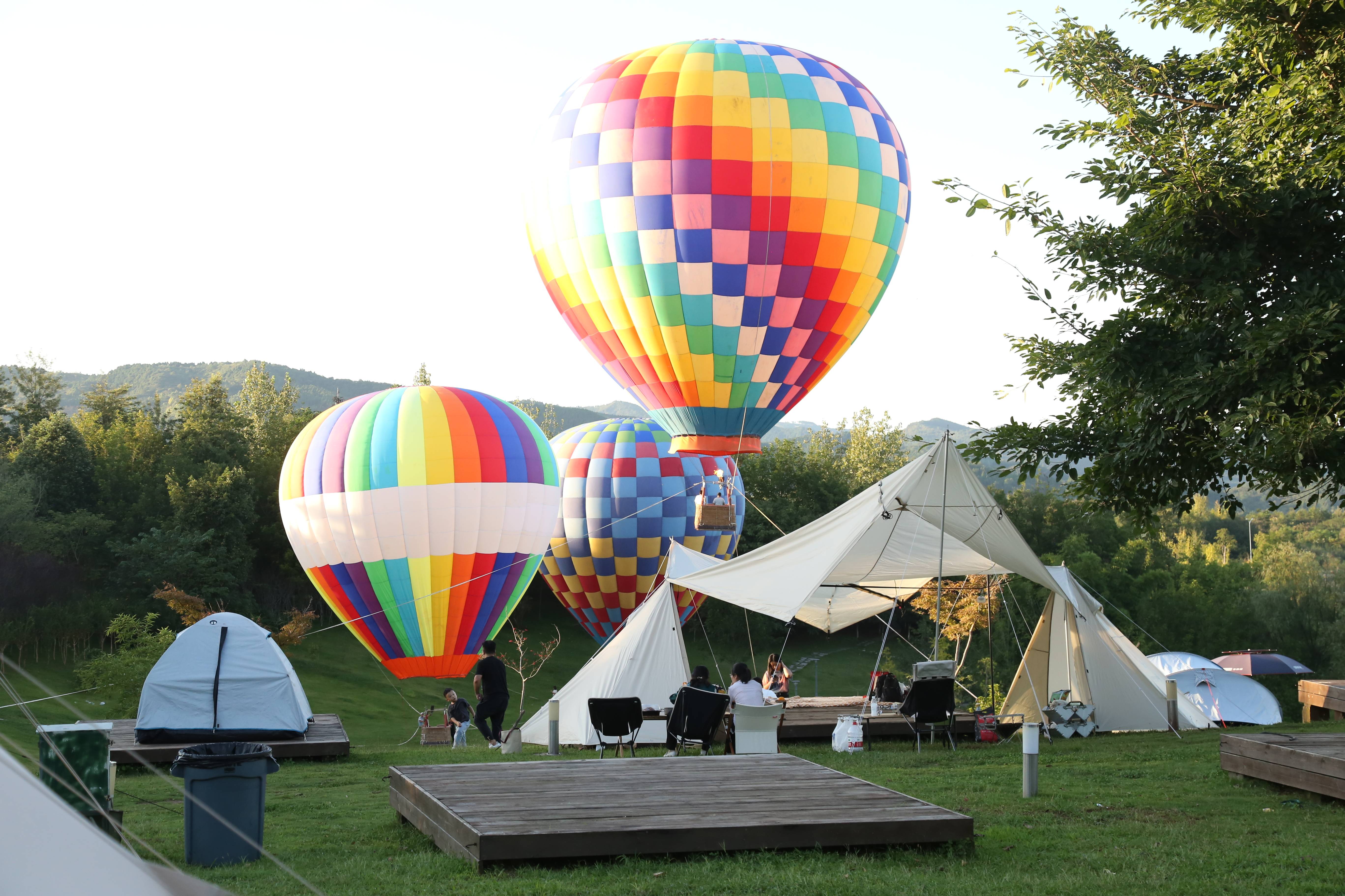 三岔湖环球融创天堂洲际酒店开启热气球极光音乐节