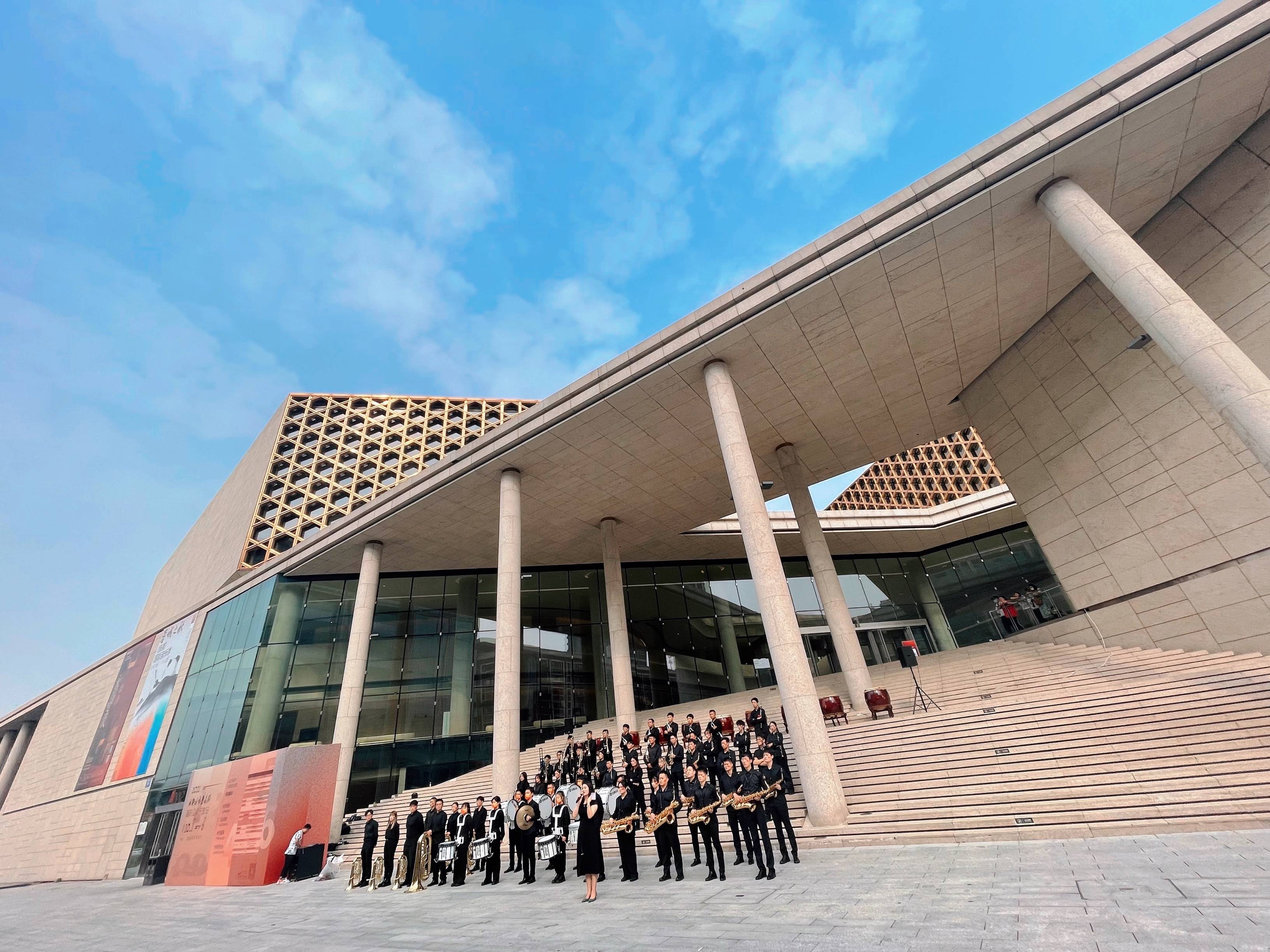成都城市音乐厅"国庆公众开放日"拉满节日氛围感,为市民献上丰富艺术