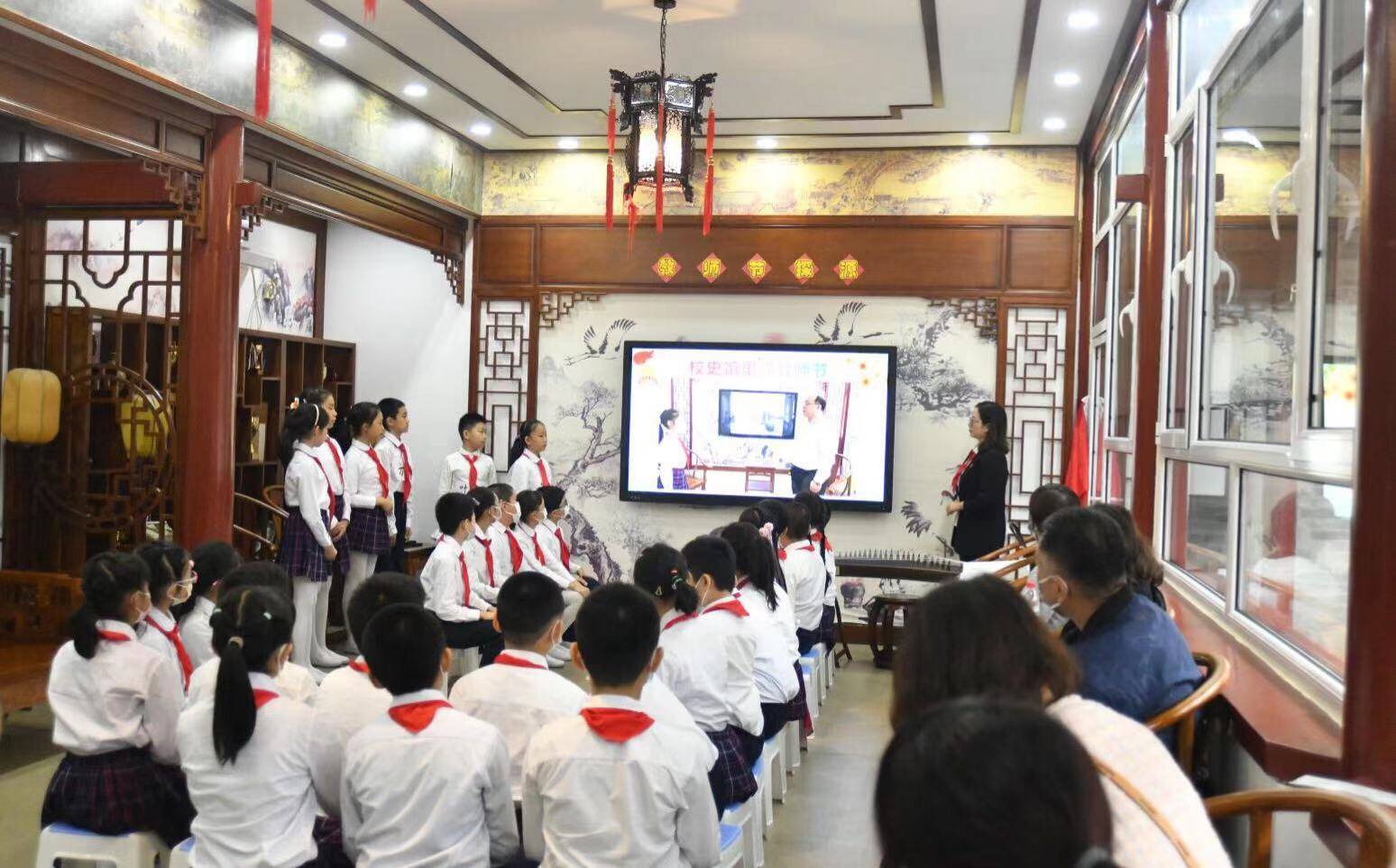 黑芝麻胡同小学展示特色"地缘课程"学科教师人人都是综合实践老师"