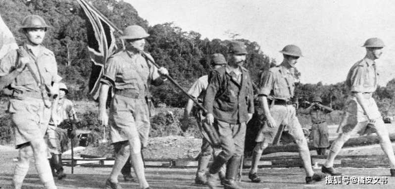 帕西瓦尔中将一行前往日军指挥部谈判,很多人误解为这张是投降照片
