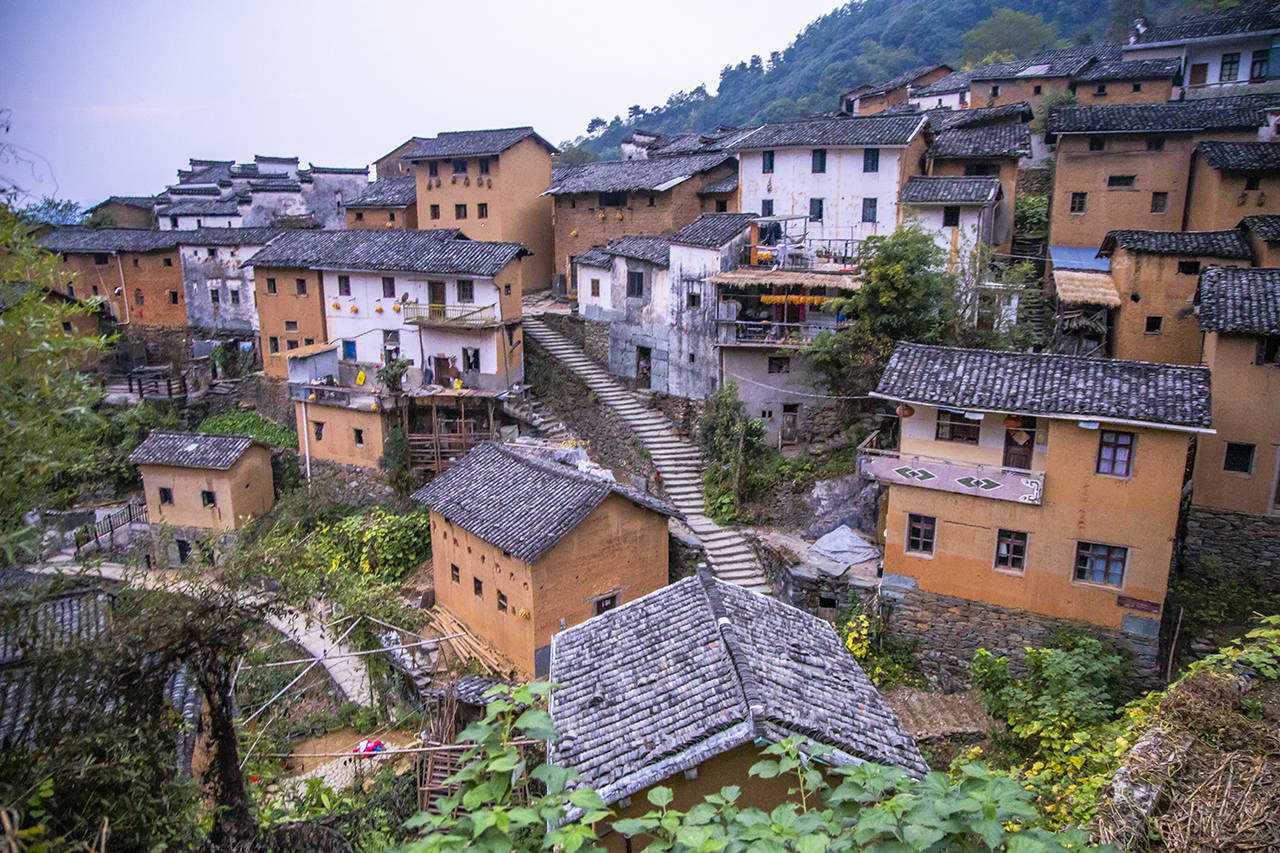 原创安徽旅行 阳产土楼,云端里的秋禧之乐