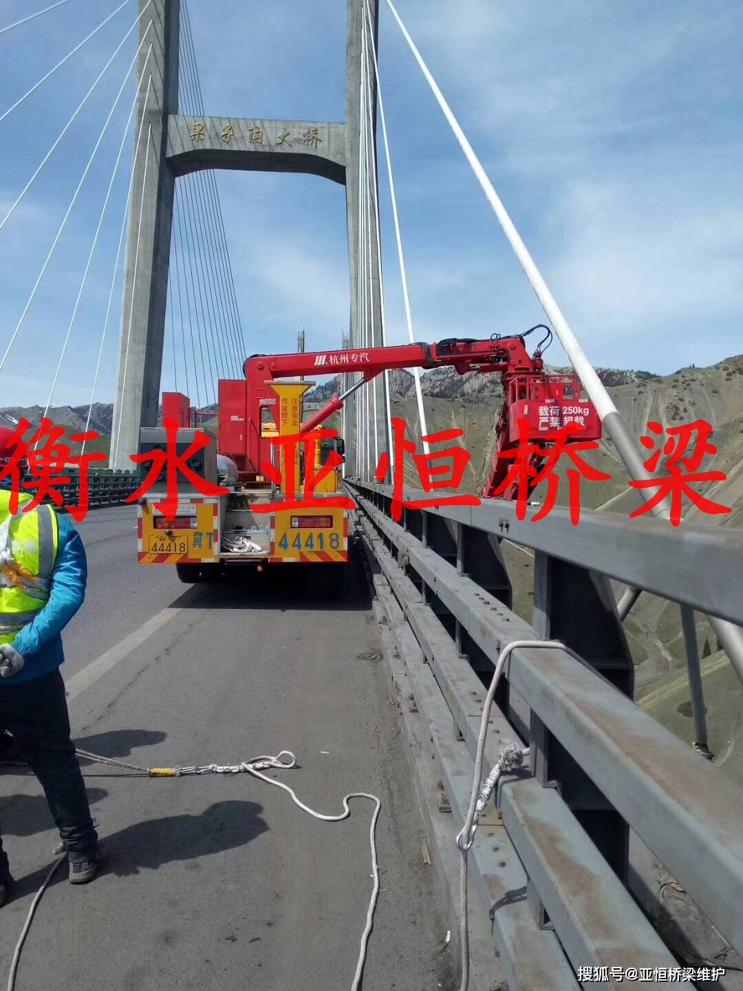 3,启动电动液压泵站,观察泵站压力表缓慢施动调压手柄,使压力逐步缓慢