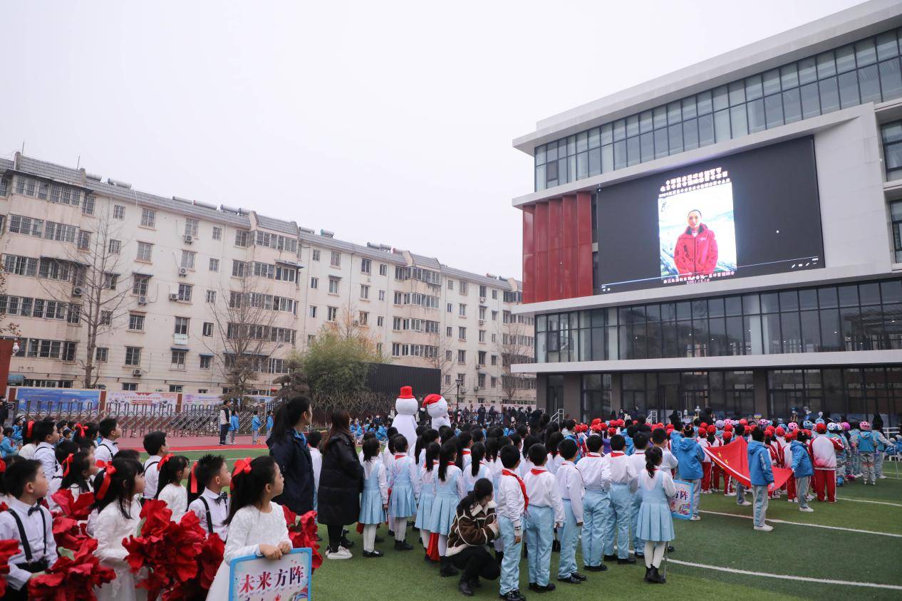 童梦冰雪助力冬奥曲江南湖小学芙蓉低段校区第一届冰雪运动会