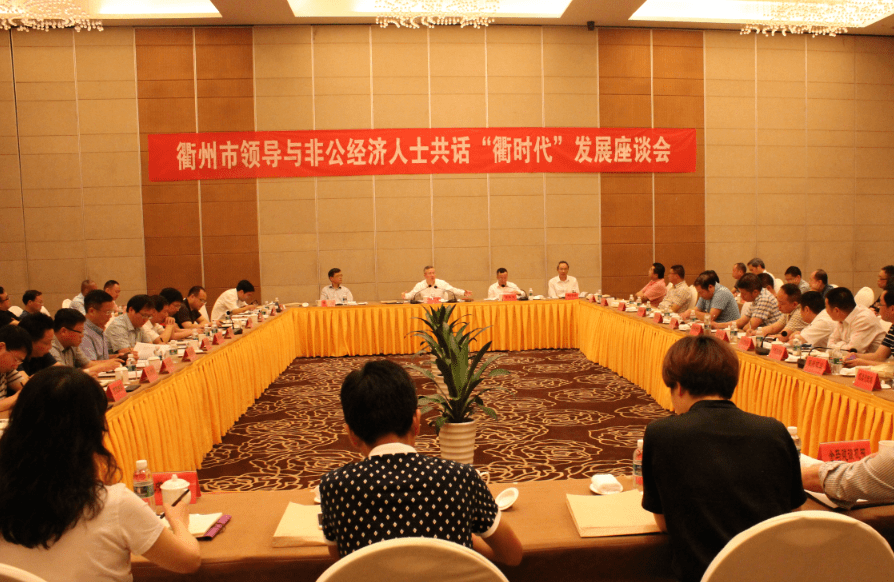 在会上,市经信委主任毛卓战通报了市里近期已出台和即将出台的一系列