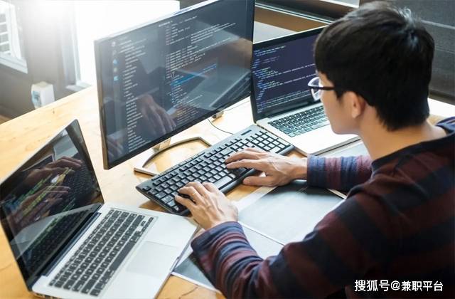 四、在线问答在线问答是完全没有门槛的一种兼职。只需要你会打字会上网