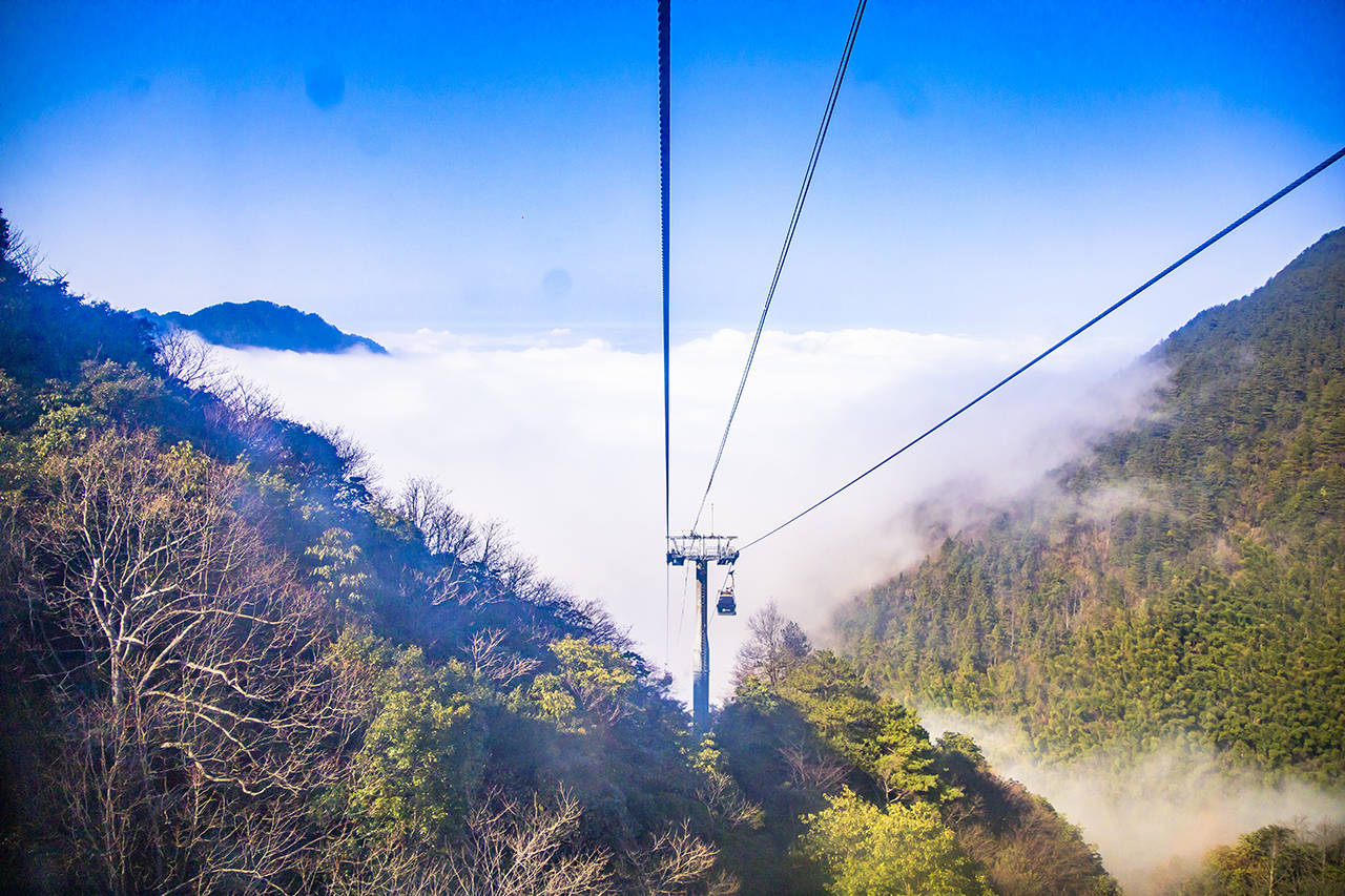 冬游江西，在明月山云海之上滑雪，泡摄生硒温泉水脉温泉