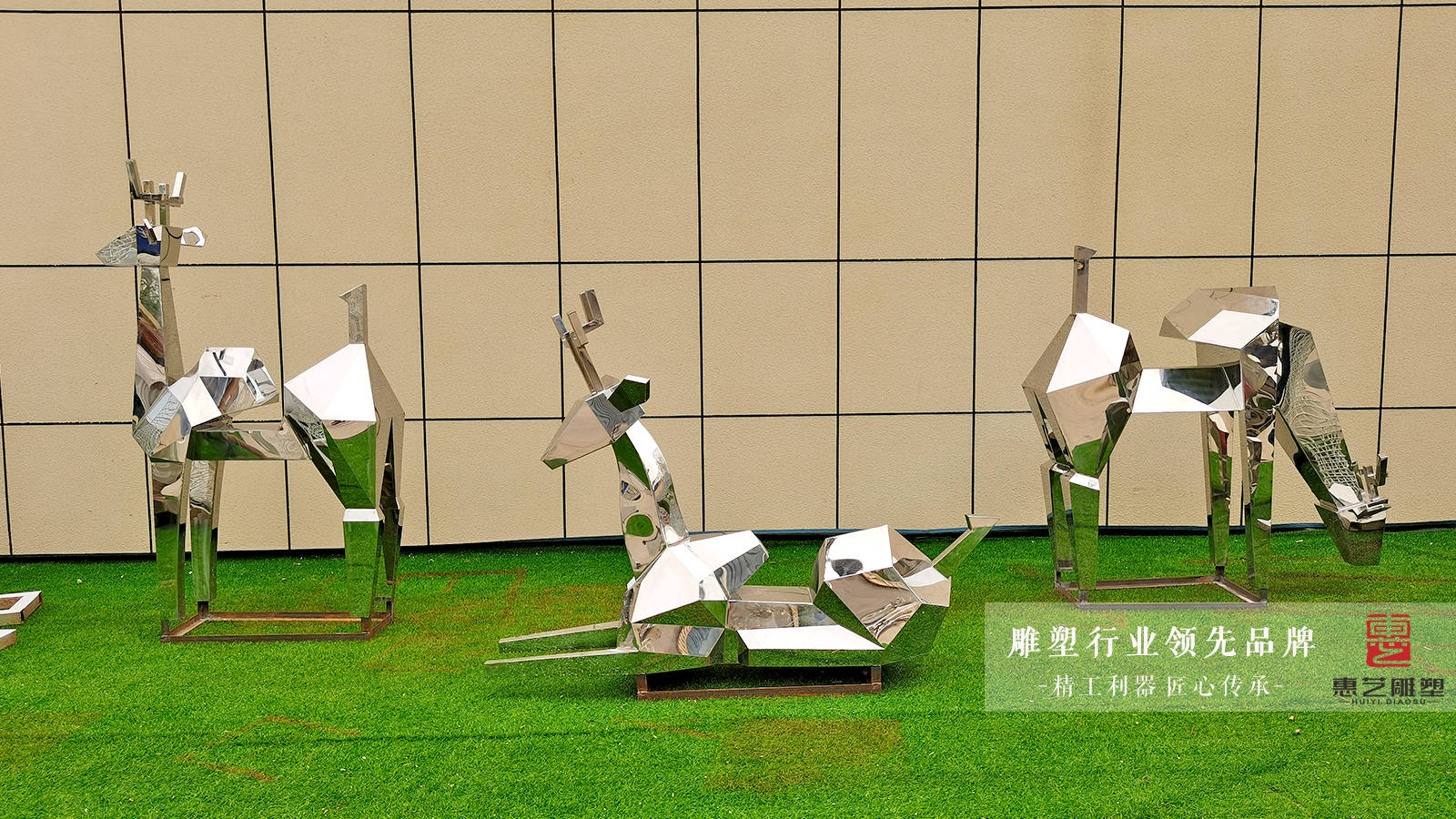 不锈钢镜面切面动物鹿雕塑