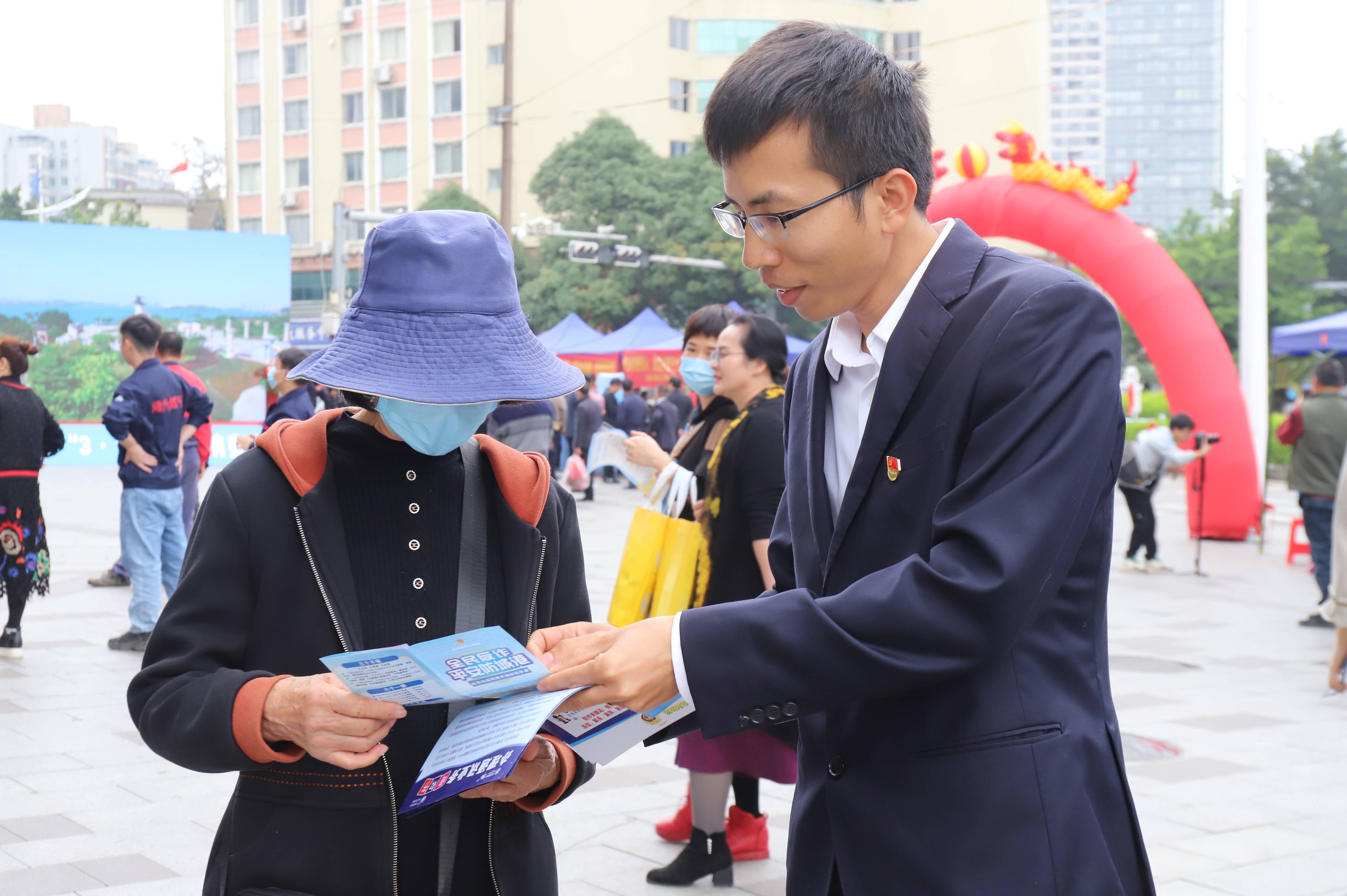 防城港挪动结合防城港市公安局防城分局开展反诈宣传活动