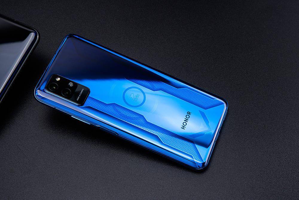 原创5g华为mate 30 pro曝光!90hz刷新率的amoled开孔屏准备放大招!