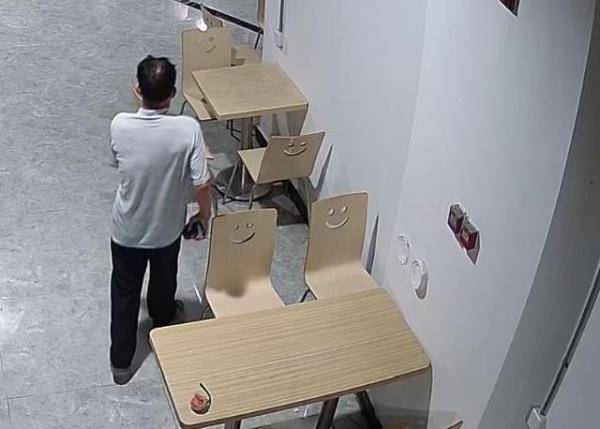 坑口街道|闲逛商店偷手机给儿子用？人赃并获落入法网