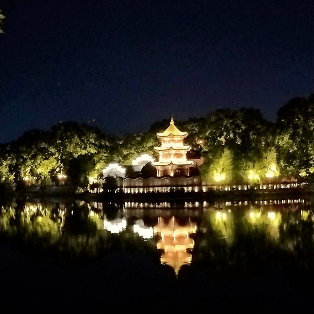 从烟水亭出发,到小坝可选择进甘棠公园往新桥头绕回;也可选择从一中
