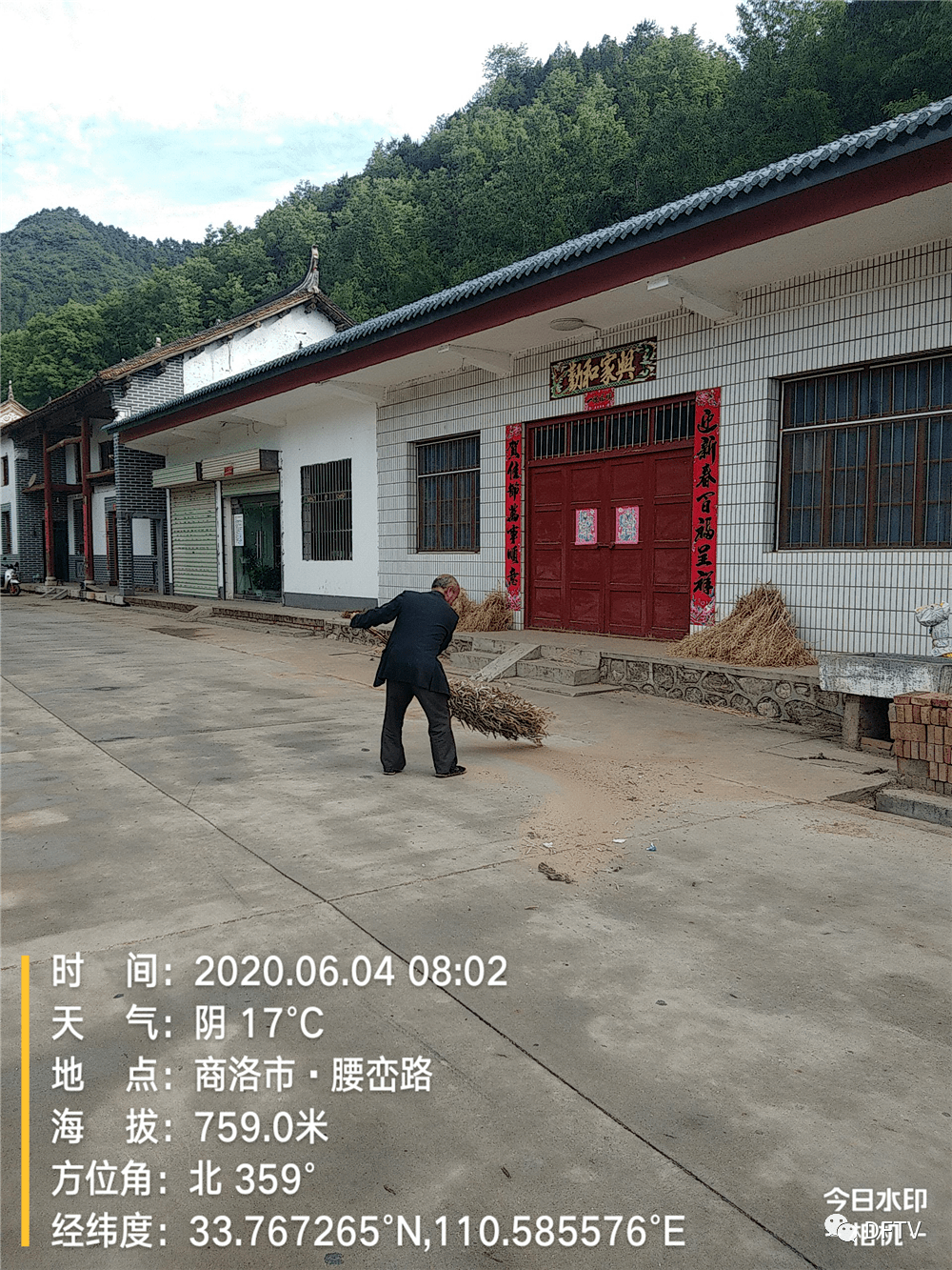 花瓶子镇人口_瓶子素描(2)