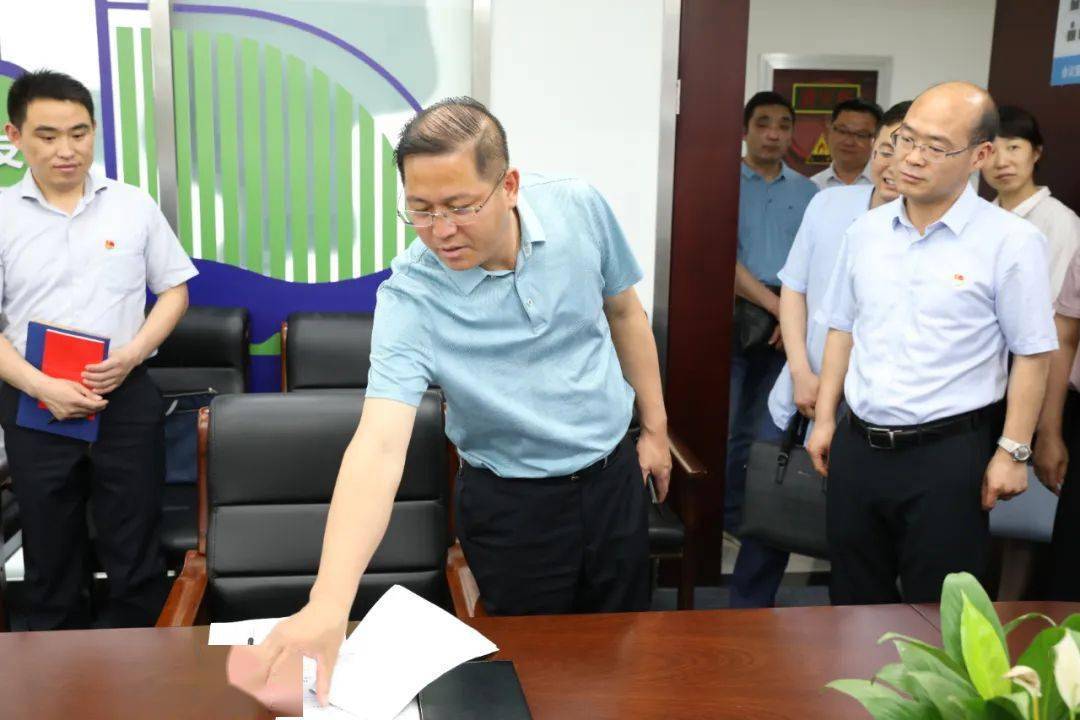 关注市委党建办主任胡赣江一行调研集团党建工作