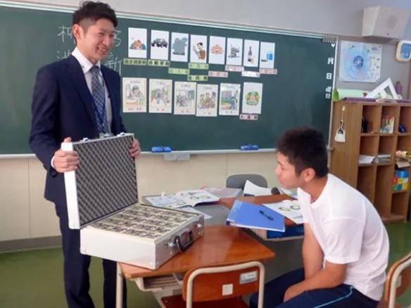 日本惊现一个人的学校全校5名老师仅教他一个人