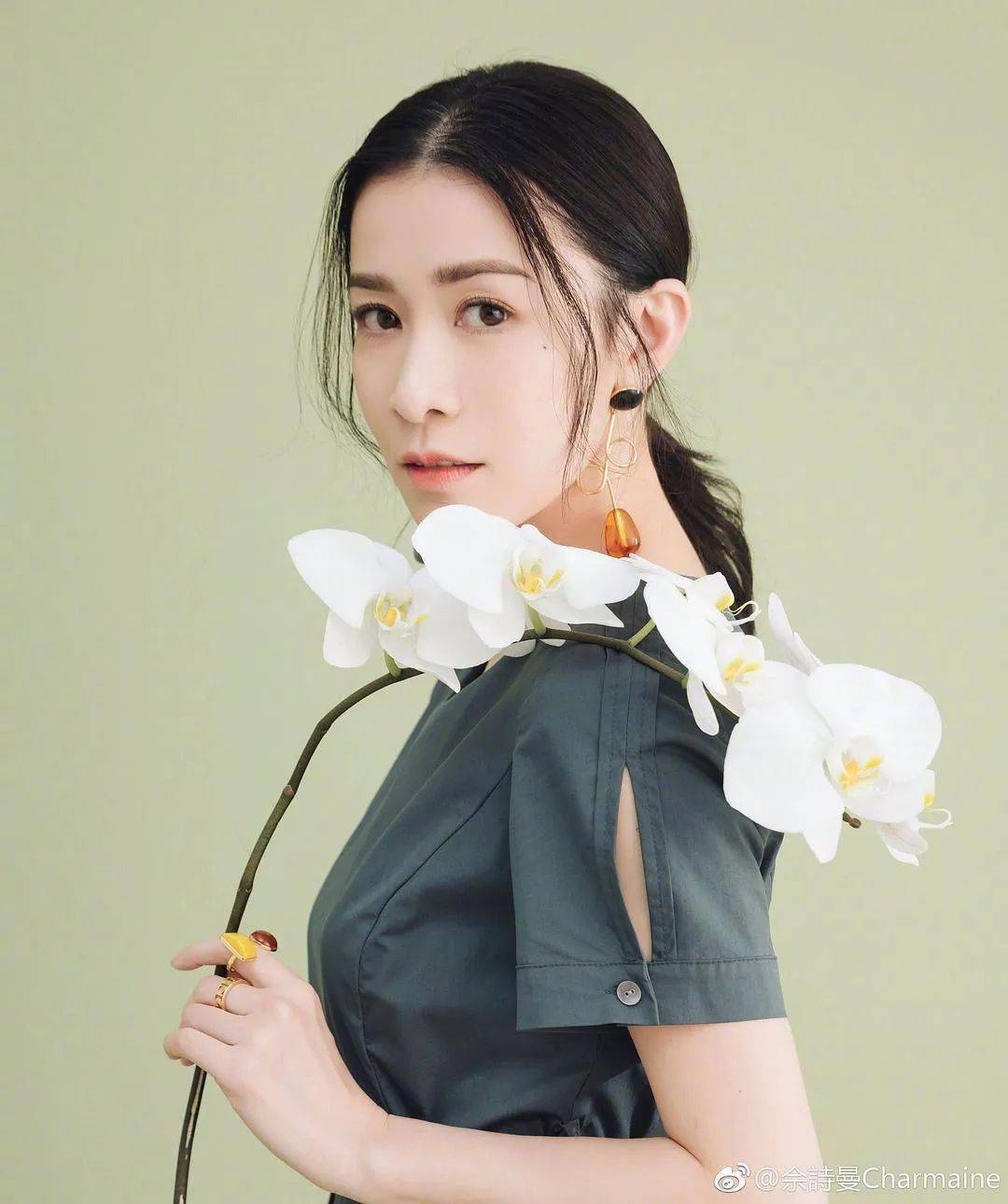 港风丽人强行变身东北大妞?45岁的她真是个狠人