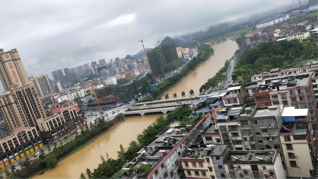 钟山县富江水流图 ( 董水凤摄)