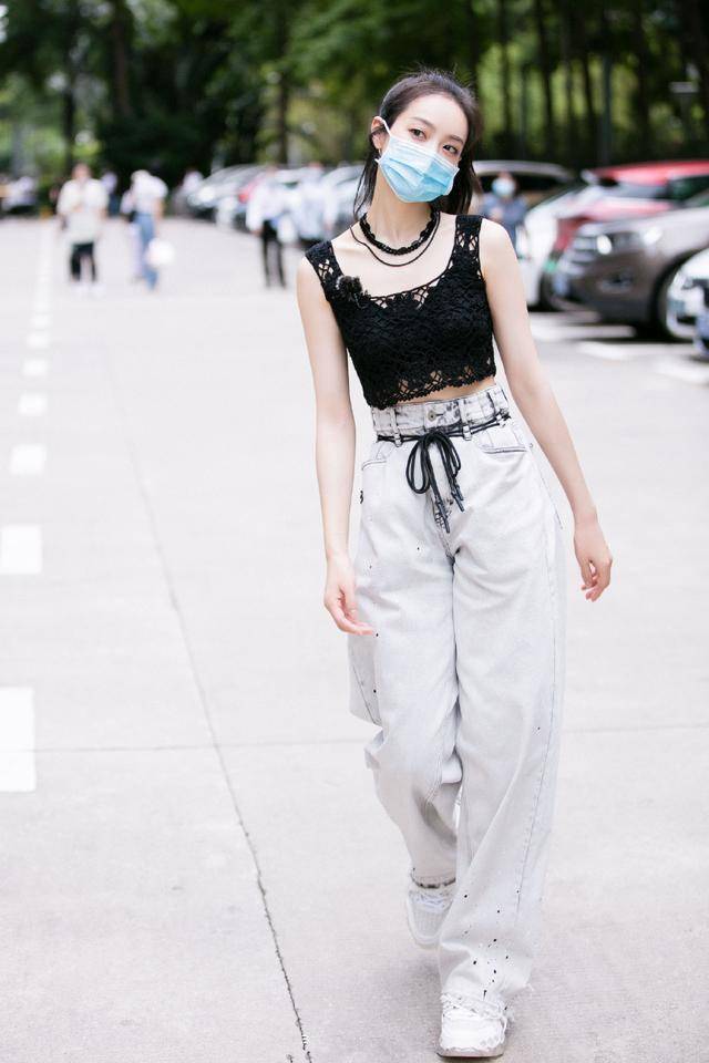 同款吊带穿搭 52f9fa183e7142e4a7858ab5193f9210.jpeg