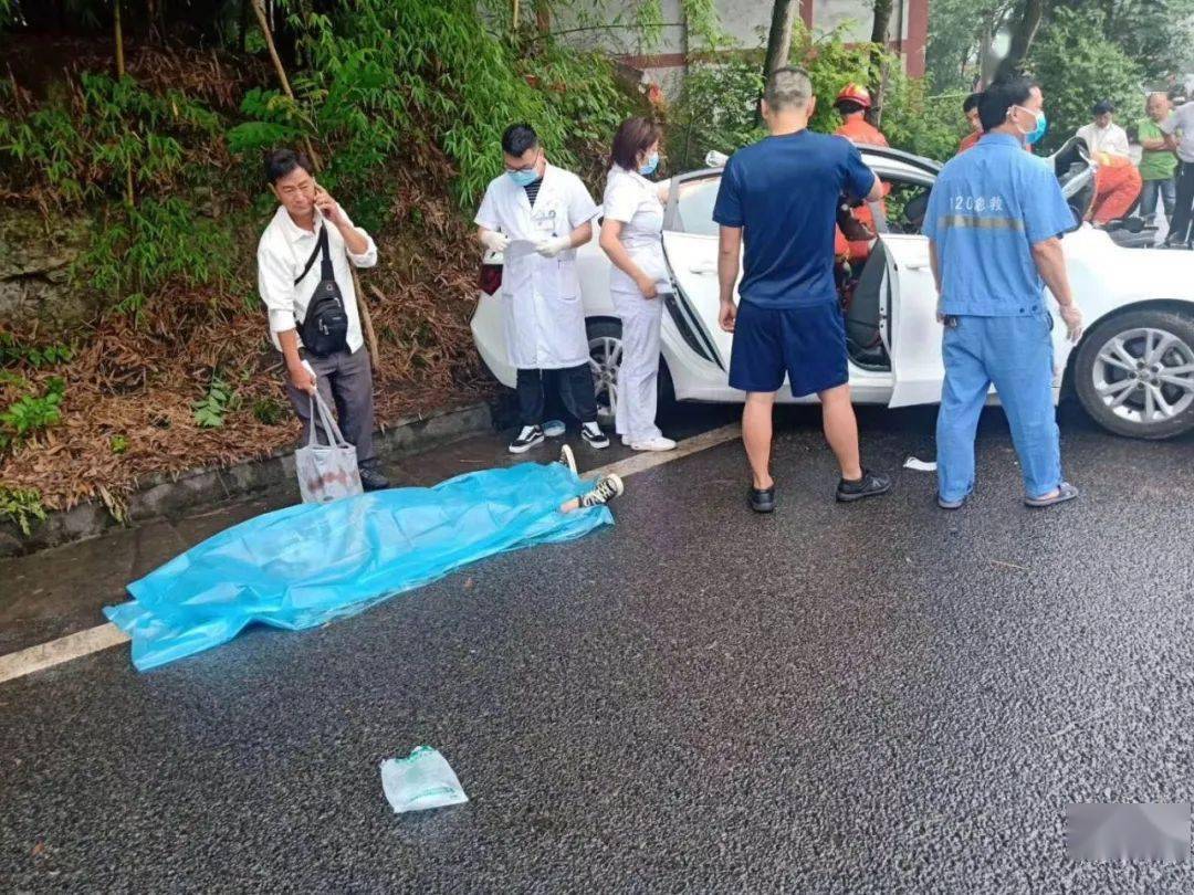 今早九点三十左右 此路段已恢复通车 此路段近期已是第二次发生车祸