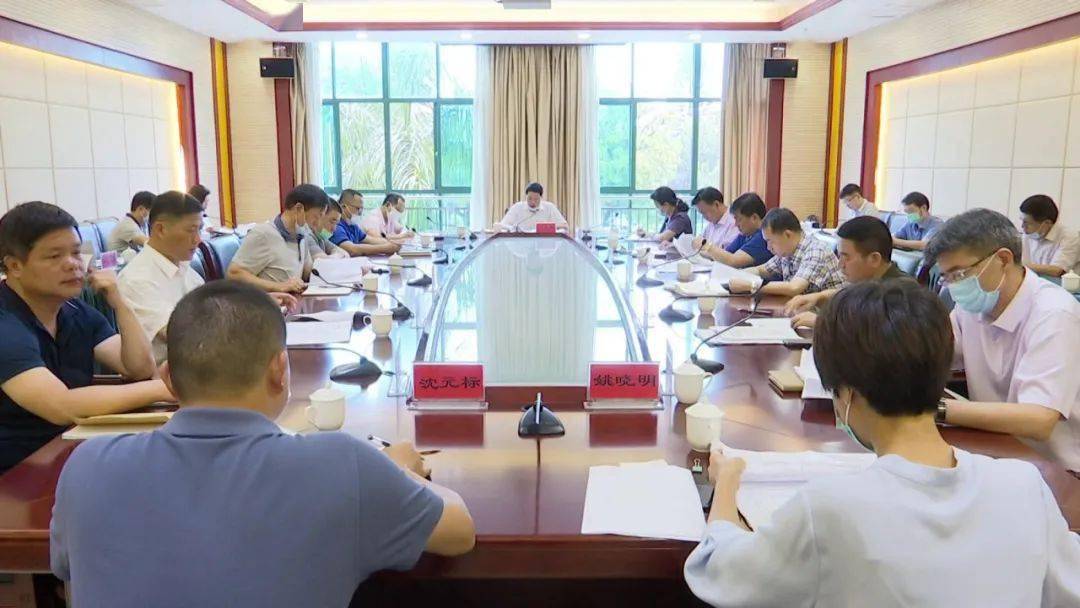 方木荣主持召开县委常委会暨县委审计委员会第三次会议,县审计整改