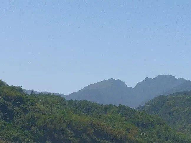 惊现!乐山巨型天然睡佛:身长15000米,横跨大渡河!
