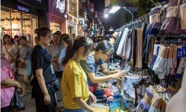 滕州夜市复苏新兴路步行街在关闭4个月后恢复启用