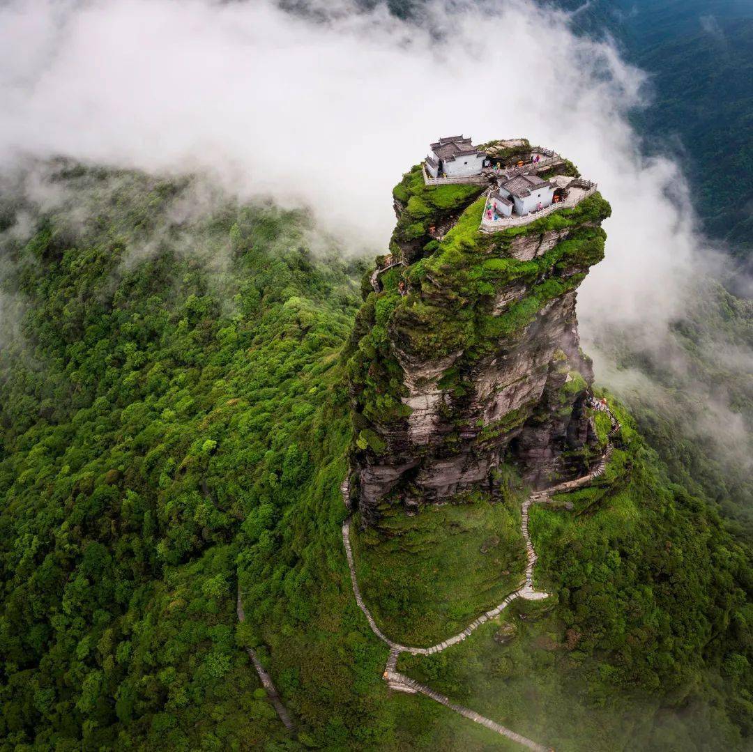 在装着天然中央空调的地方旅行，不香吗?