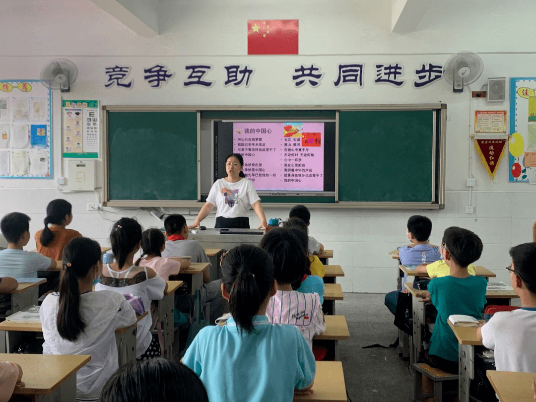 主题队会牢记交通安全护佑你我出行龙川小学交通安全主题中队会