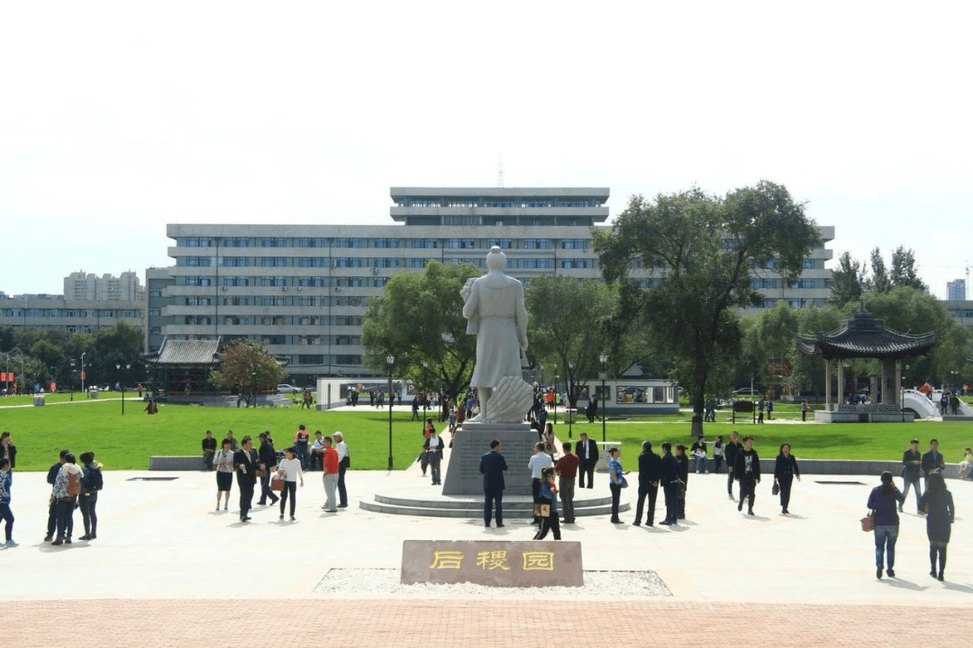 (图片来自东北农业大学学生会)即将分别,也多了份留恋曾经认为大学