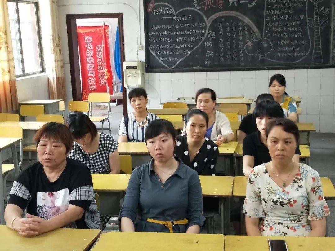 【关注】耒阳振兴学校召开校车安全,生活辅导员管理工作两项专题会议