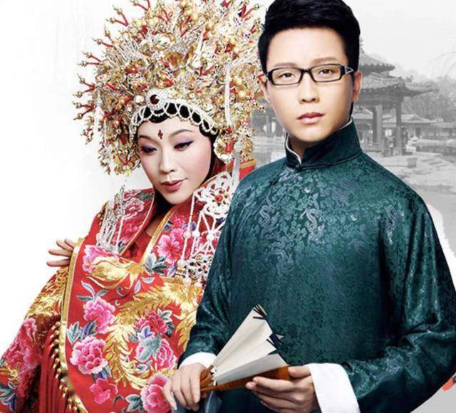 因2006年参加央视《星光大道》节目,获得年度季军而走红.