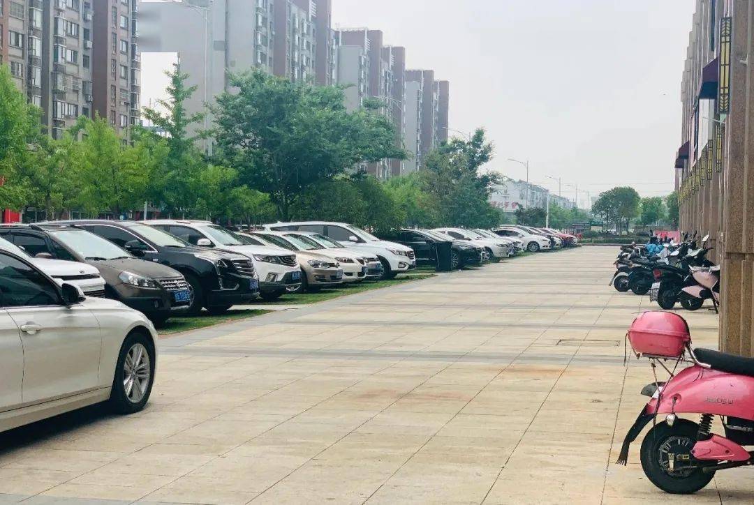 小区门口停车位只允许业主停放,是否合理?