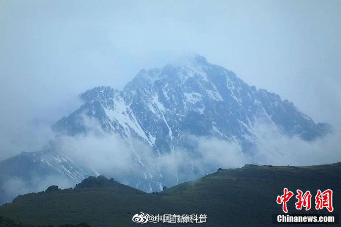 这里地处火洲却常年积雪,夏季一天可体验四季_木孜洛